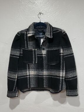 GAP Black and White Plaid Button-Up Cropped Shirt Jacket With Puff Sleeves